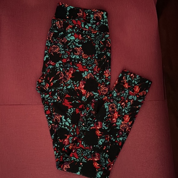 RARE LuLaRoe Flowers design, like new, but no tag. - Picture 2 of 4